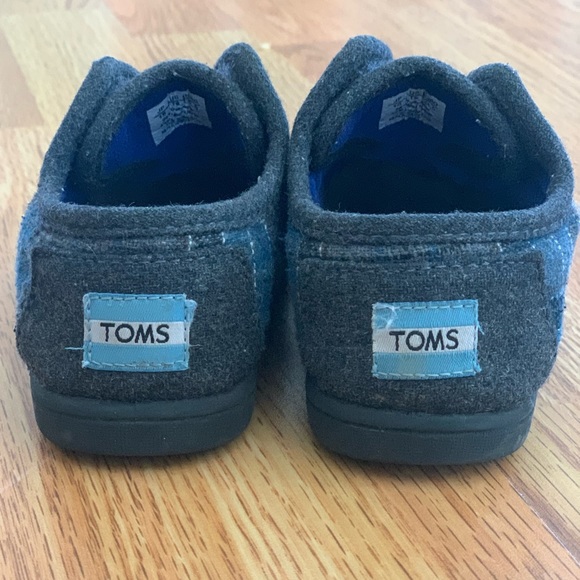 TOMS toddler shoes - size 8 - Picture 2 of 4